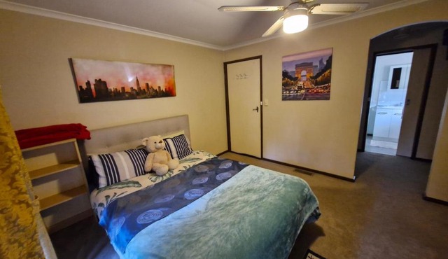 Private Studio Ensuite & Kitchenette