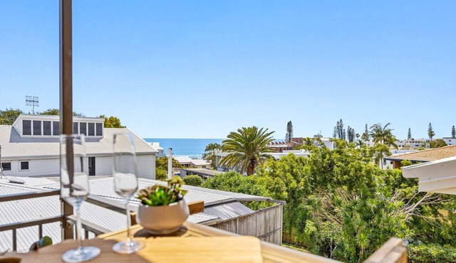 Quaint 2-Bed Beach Abode with Ocean Views