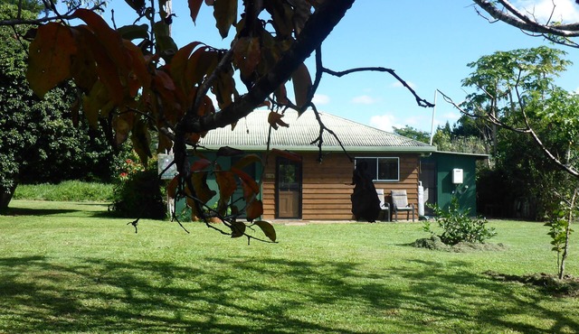 Quiet, peaceful and comfortable country cottage close to Lake Eacham.