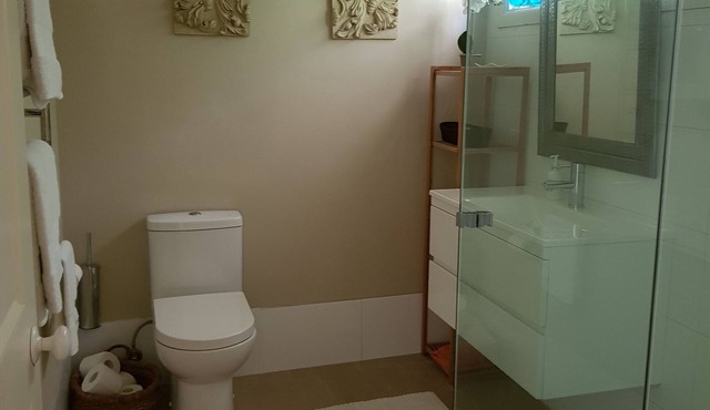 Quiet & Private Location, Convenient to Town Amenities