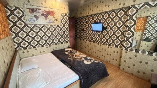 R Krishna Hotel
