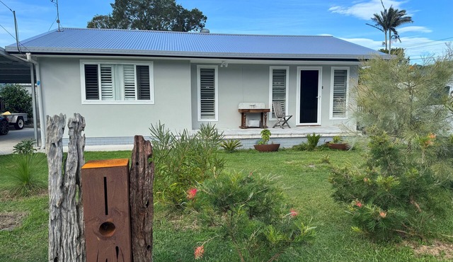 Recently renovated 2 Bedroom cute cottage easy flat walk to Sawtell beach