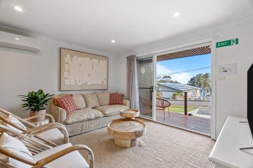 Relaxed 2 Bed Coastal Stay Near the Lake