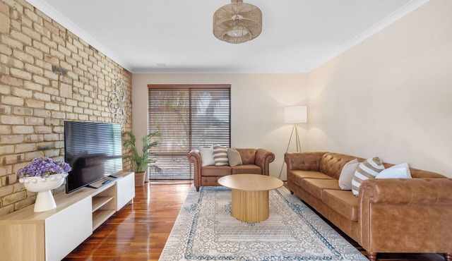 Rest & River Ease – A Sepal Stay is a calm, comfortable Bayswater home designed for easy living, close to transport, parks, and Perth’s eastern corridor. Walking distance to the amazing river front .