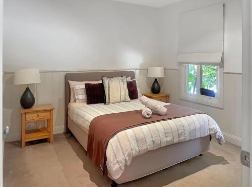 River Rock Cottage Centrally located and Dog friendly