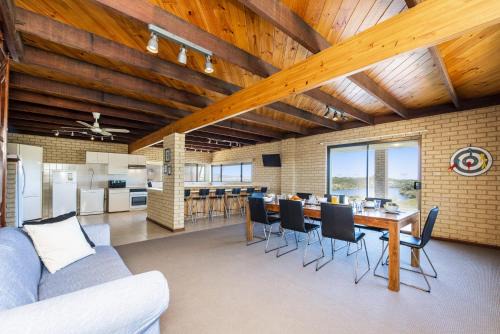 River View Retreat - Both Ocean and River Views