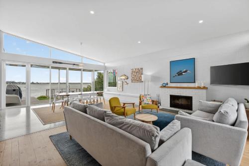 Riverside Retreat - Waterfront - Hindmarsh Island - Linen Included