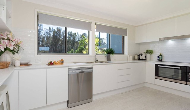 Riverside Retreat – absolute river front