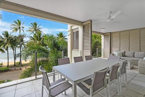 Rojo at Island Views—A Breezy Beachfront Retreat