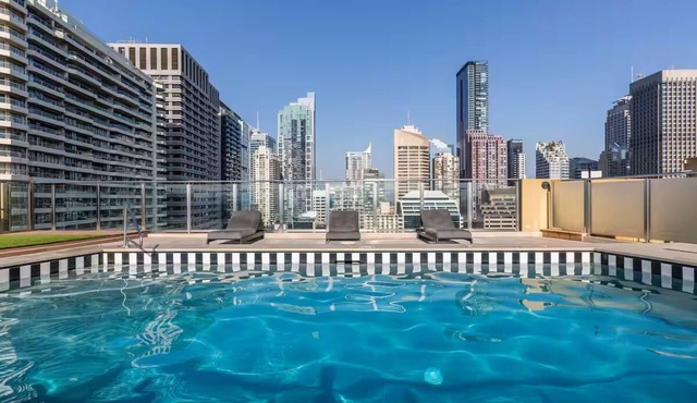 Rooftop Pool & Hyde Park Views: Renovated 14th Floor 1BR: CBD walk, gym, sauna