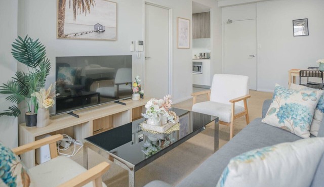 Rouse Hill Comfort | Steps to Mall & Metro