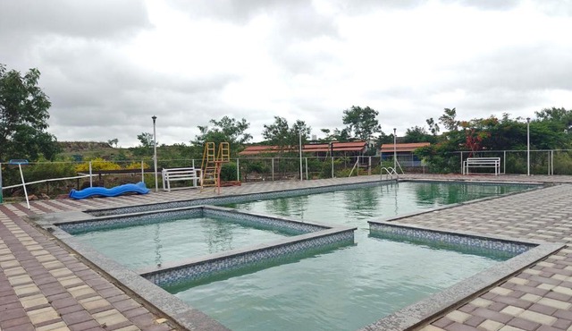 Royal Villa Resort
