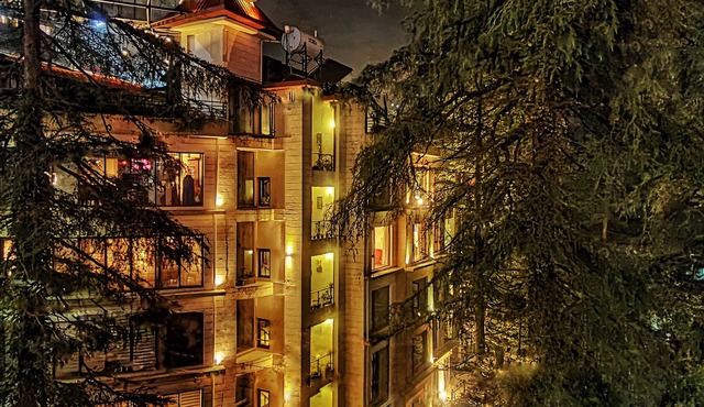 Royale Retreat Hotel & Spa Near Mall Road