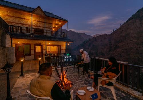 SaffronStays The Tirthan House - Terrace View