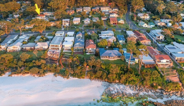 Sandals at the Bay - Downstairs, Hyams Beach
