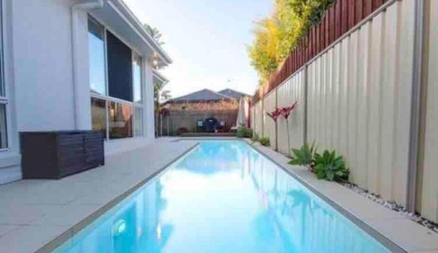Sandstone Point Luxury 5 bedroom Home