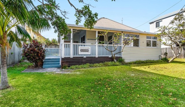 Sandy Cheeks - Charming Yamba Beach Cottage Close to Town & Beaches - Holiday Yamba