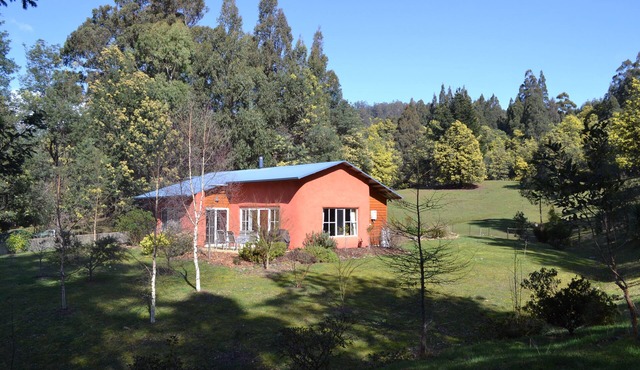 Self-contained in beautiful quiet surroundings with valley and mountain views