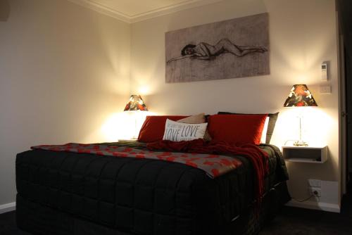 Silverdown Luxury king rooms OR Apartment