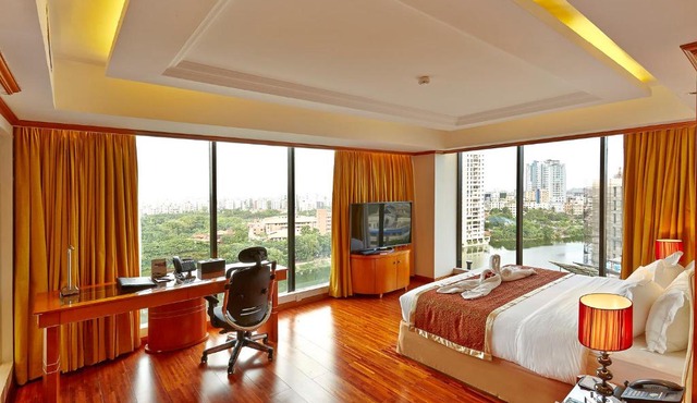 Six Seasons Hotel