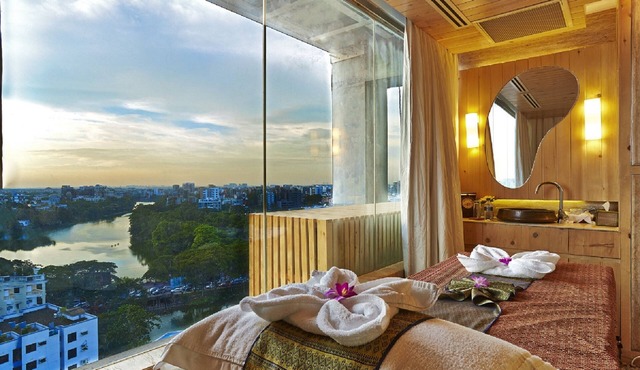 Six Seasons Hotel