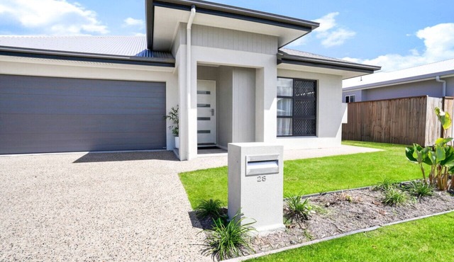 Skippers Rest- Modern 5-Bedroom Coastal Retreat with Pool – Ideal for Families & Groups!