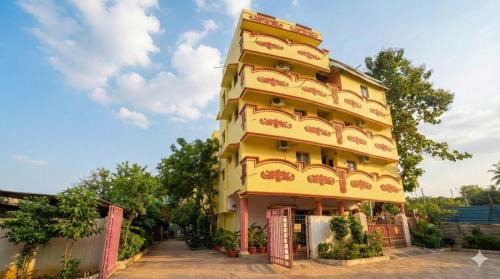 SkoLive - Sri Kailash Mens Hostel