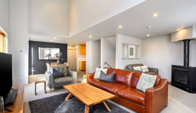 Snow Stream 5 a 2 bedroom & loft apartment close to Friday Flat.