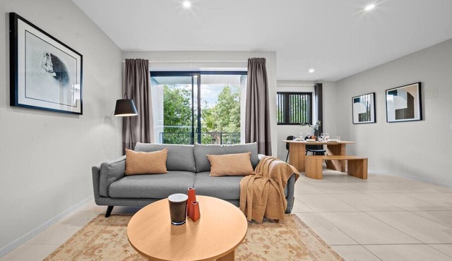 Southside 2BR Apt Near Garden City & Sunnybank