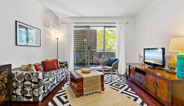 Spacious 1-Bed with Pool & Gym 5 Minutes from CBD
