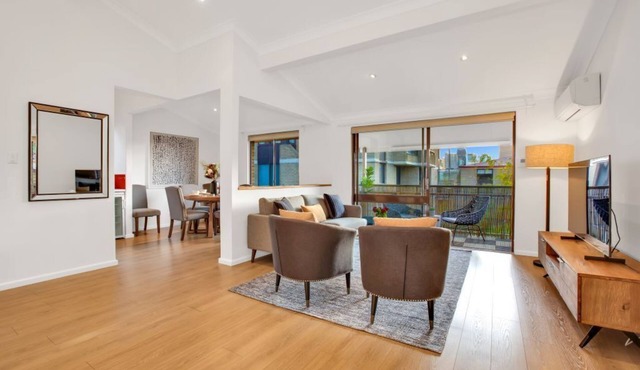 Spacious 2 BR Home in the Heart of Potts Point