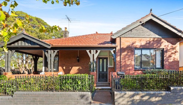 Spacious 4-Bed Character House in Vibrant Stanmore