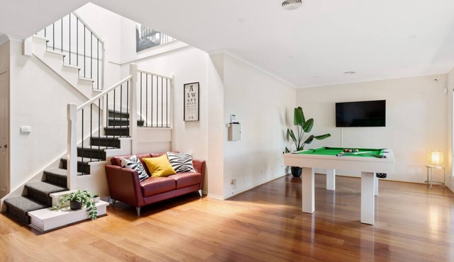 Spacious beachside family home