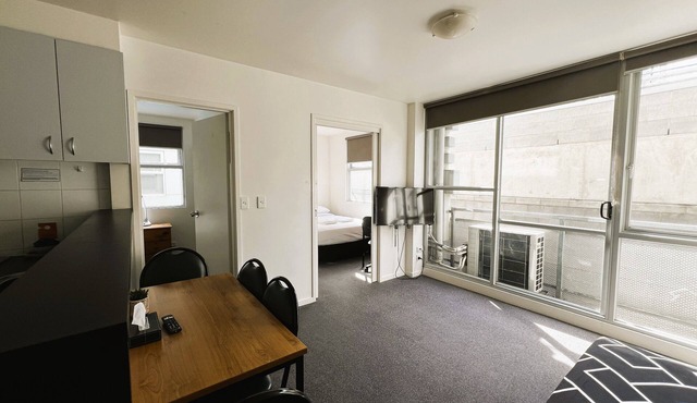 Spacious CBD Apartment for 5 | WiFi Included