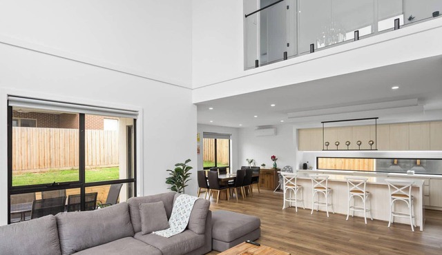 Spacious Central 2 story Luxury with views