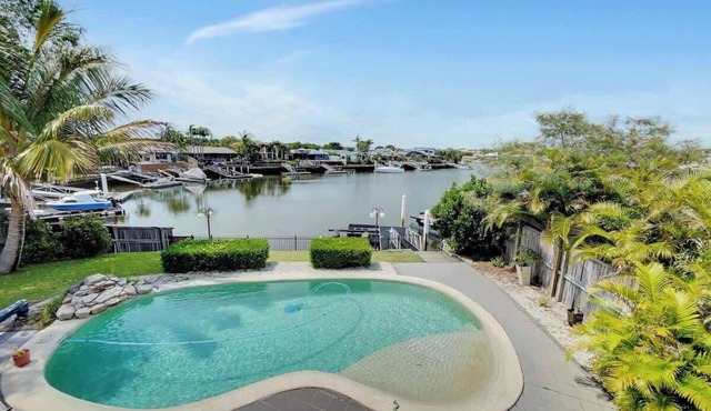 Spacious Family & Pet-friendly Home on the Water