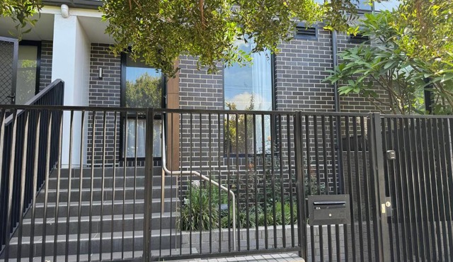 Spacious & Quiet 4BR, 2BA Home Near Sydney Airport, CBD & Beaches