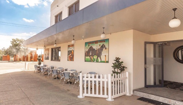 Sportsmens Club Hotel
