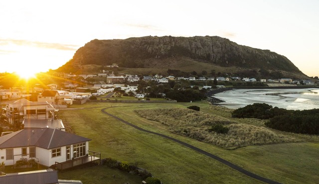 Stanley Beach House with Stunning Views of the Nut!