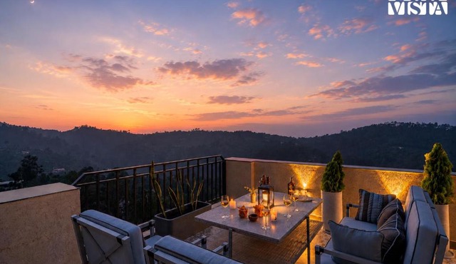 StayVista at Banyan Abode - Seetla with Bathtub & Bar