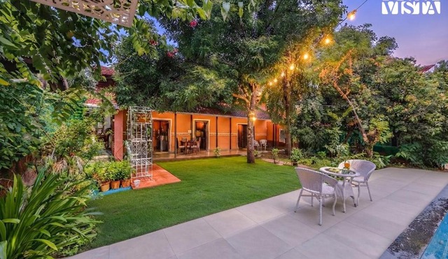 StayVista at Mudhouse Escape with Pool, BBQ