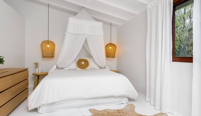 Studio45 A tastefully designed villa located just minutes from the heart of Byron Bay. The self-cont
