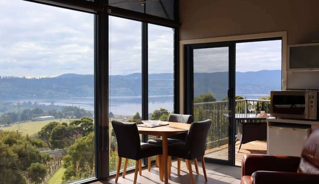 Stunning Vineyard & River Views