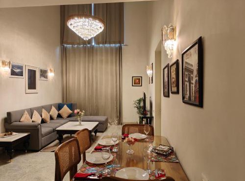 Stylish 2BHK Ground Floor Apartment with high speed WiFi and Kitchen near Golf course road