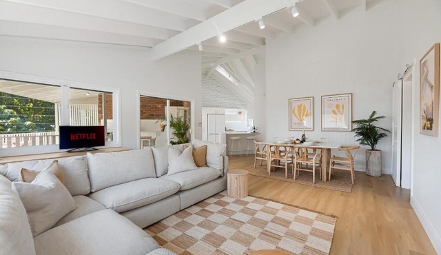 Stylish & Central Coastal Apartment