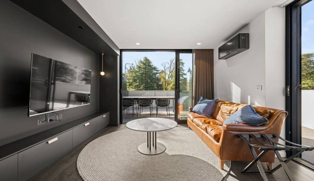 Stylish Studio w/Generous Balcony, AC & Parking!