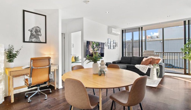 Sunny Richmond Escape 2BR and Large Balcony