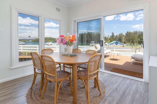 Sunset Sisters - Lakefront Villas - Forster
