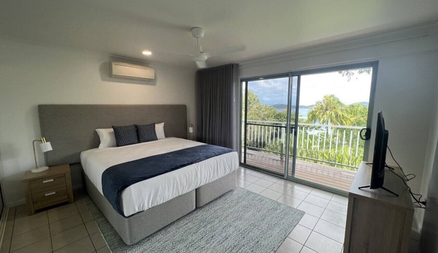 Sunset Waters 19 Hamilton Island - golf buggy and transfers