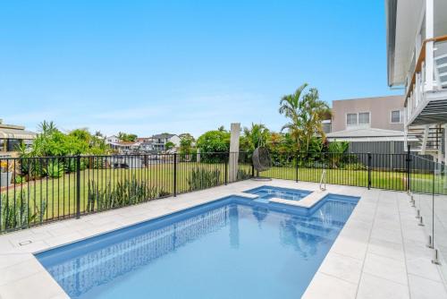 Sunset Waters - Waterfront with Pool - Holiday Yamba
